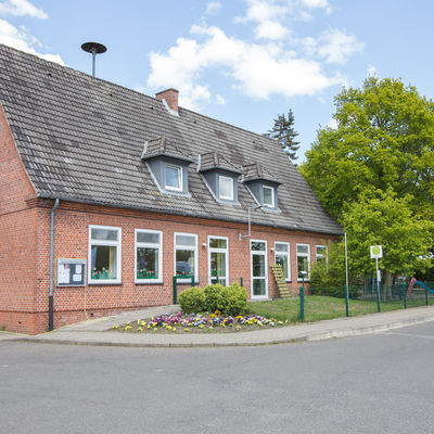 In der ehemaligen Schule ist heute der Kindergarten für die Gemeinden Börm und Dörpstedt beheimatet